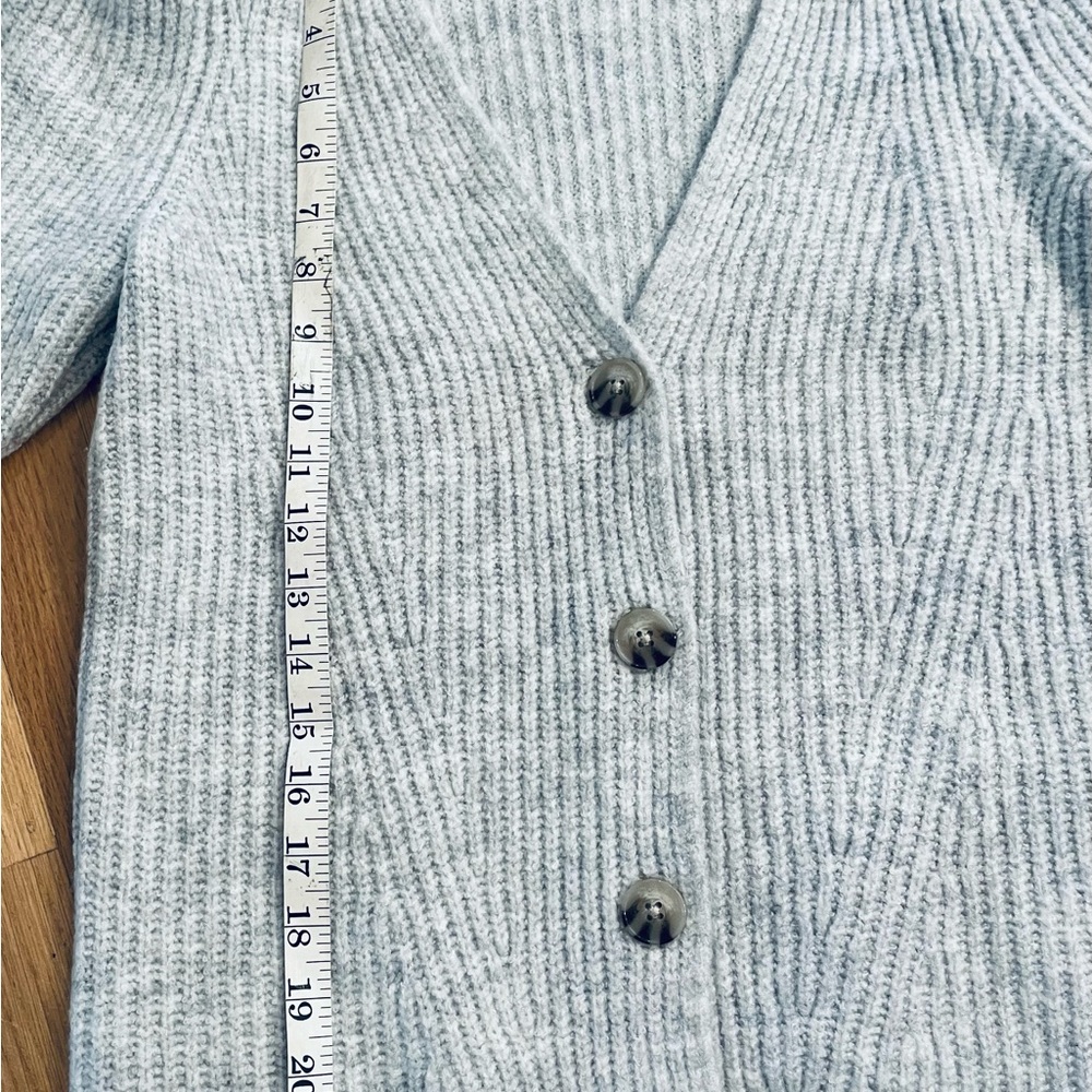NWOT/VINCE CAMUTO Women’s Light Gray Puff Sleeve Button Knit Cardigan Small/ - Picture 2 of 7